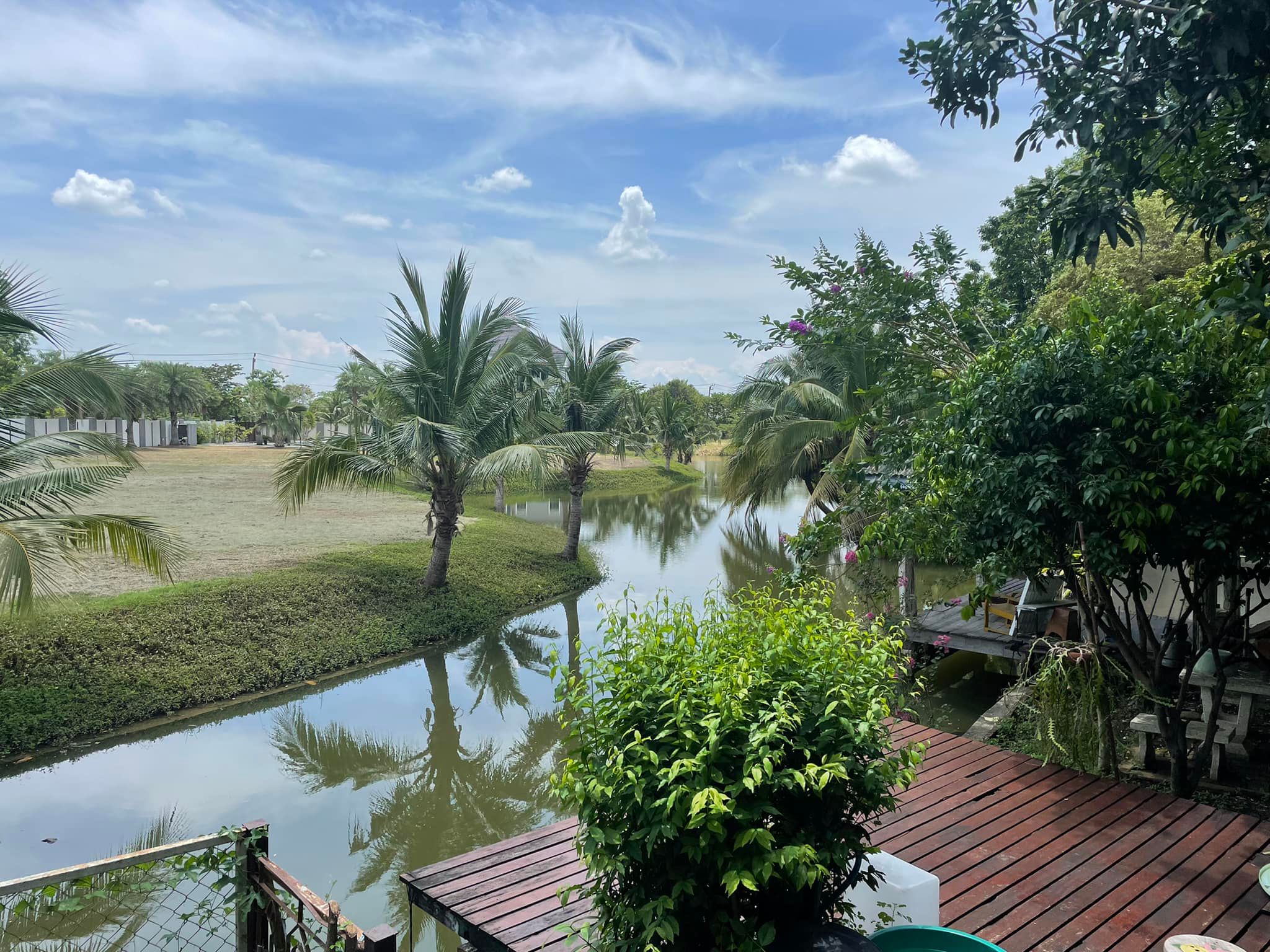 ขายที่ดินติดน้ำ หมู่บ้านไม้อิงธาร บางกรวย ใกล้มหิดล ศาลายา 200-600 ตรว.